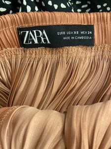 ZARA Metallicpleated skirt with free black Wrap T
