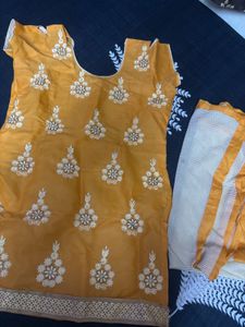 Mixed Clothing Bundle of 4 women items