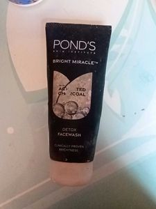 Pond&#39;s Detox Facewash