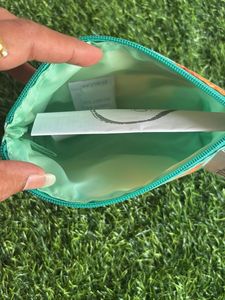 Clinique Pouch