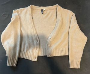 H&M Cropped Beige Knit Cardigan |Downtown girl