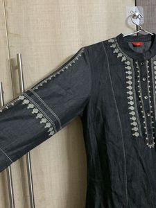 Black Aline Kurthi With Thread Work