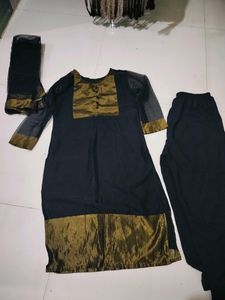 Kurta Set With Chuni