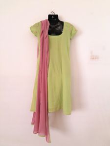 Green Casual Kurta &amp; Dupatta (Women&#39;s)