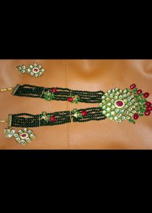 Elegant Kundan Necklace &amp; Earring Set