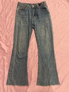 Low-Rise Flared Y2k Jeans!