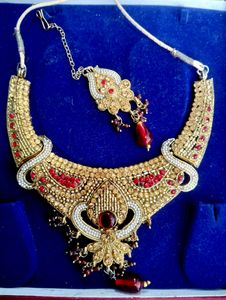 Necklace With Bindi