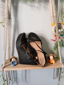 Black Wedge Heel 👠