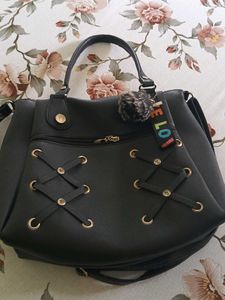 Black Colour Handbag/Shoulder Bag👜