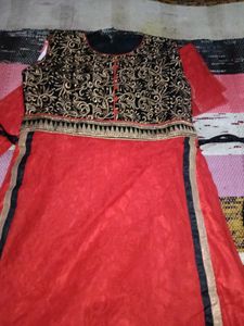 Red &amp; Gold Embroidered Kurta Set