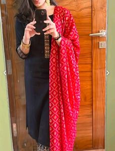 Bunai Branded Black Kurta Set With Red Dupatta
