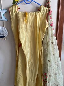 Last Chance To Buy! Vac Kurta With Pant And Dupatt