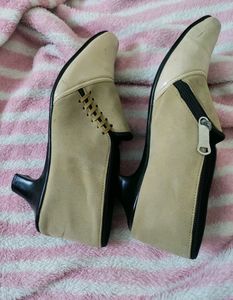 Branded Heels👠✨