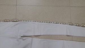 WHITE STRECHABLE JEGGING PANT|