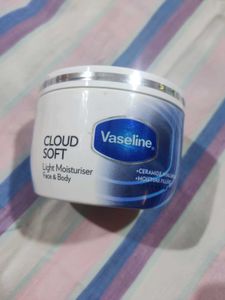 Vaseline Cloud Soft Moisturizer