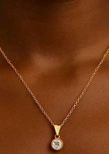 Elegant Gold Pendant Necklace