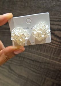 White Flower Korean Stud Earrings