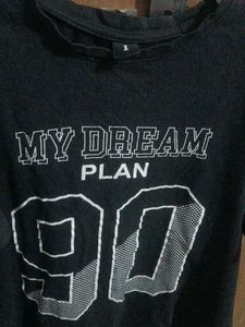 Black Graphic Print T-Shirt. size M