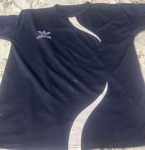 Adidas T-shirt