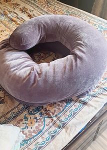 Maternity Pillow C Shaped Washable. Likely New, Us