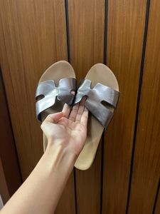 2 Flat Westside &amp; Zudio