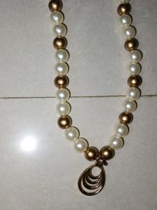 White and Gold Pearls Chain