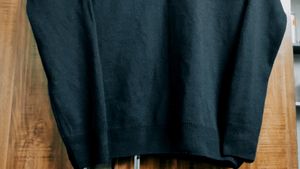 😍New Navy Blue Sweatshirt😍🦋