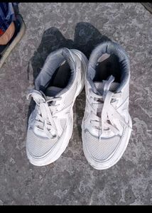 Zudio White Shoe
