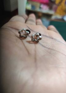 Floral Shape Silver Ear Rings.