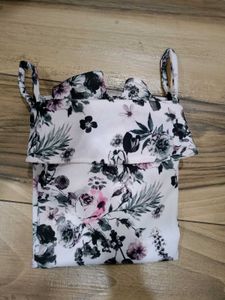 (Code) Off - Shoulder Floral Casual Top
