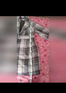 PINK CHECKED OVERCOAT/ TRENCH COAT. Size M To L