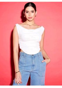 TOP: Off-the-Shoulder White Crop Top