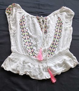 Smocked waist with a ruffled hem Top 🌈🤍