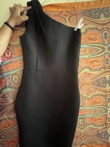 Sleek Black One-Shoulder Bodycon Dress