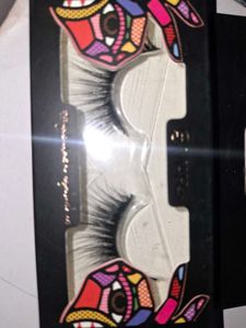 MARS EYELASHES