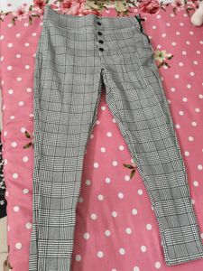 Rio Brand Traggings In Checked Pattern
