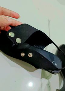 A Beautiful Heels To Wear Everywhere I am selling