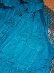 Sleevless Top Small Size