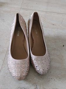 I Am Selling All Shoes At 3000