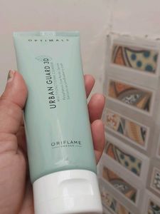 Oriflame Urban Guard 3D Cleanser