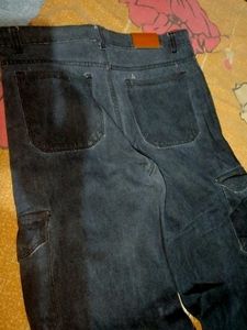 Stylish Women&#39;s Cargo Jeans