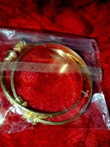 Elegant Gold-toned Bangle