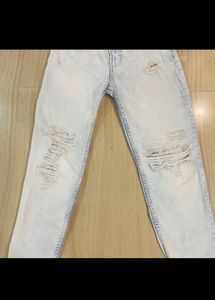 Berskha Distressed Mom-fit Jeans