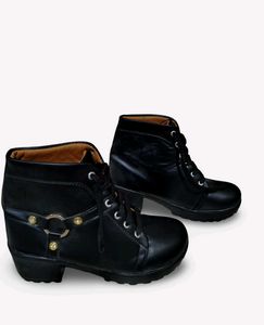 Black Boots With Heels👢