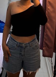 ⚡️Sleek Black One-Sleeve Top – Size S ⚡️
