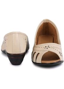 Women Hills Cream Colour Style