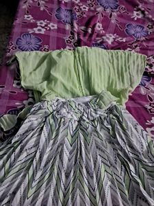Girl&#39;s Green Dress Outfit