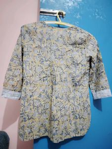 Floral Print Tunic Top 🌼( XS) Size