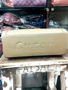 ✨Elegant and Stylish Handbag 👜