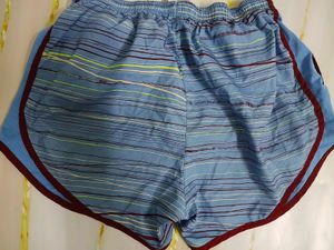 (971) Shorts 32 Size